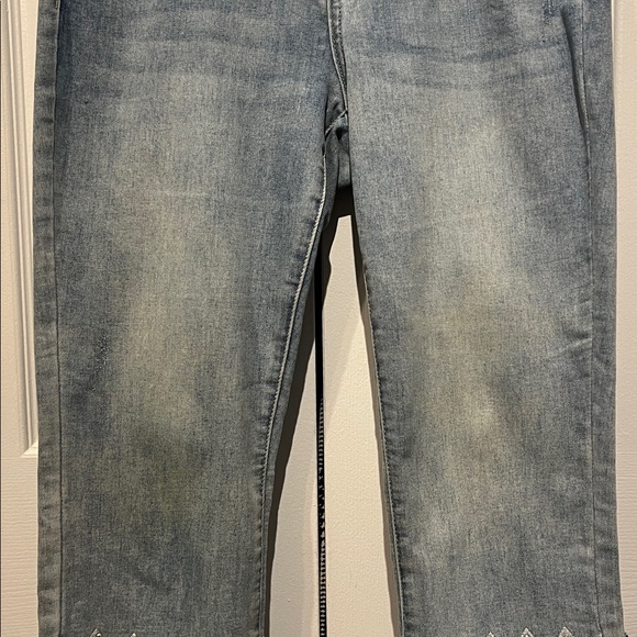 Melanie Lyne Light Wash Lattice Cut Out Embellished Hem with Studs Jeans Size 10 - Picture 3 of 12